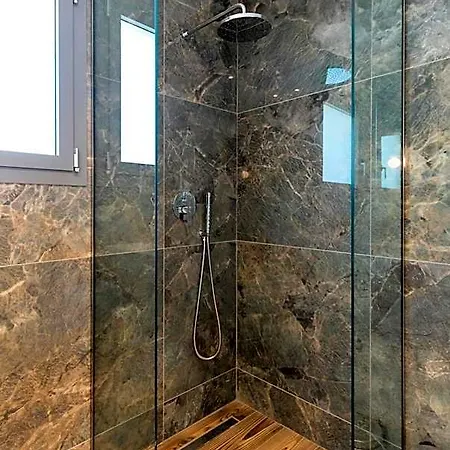 Hotel Pachis Escape